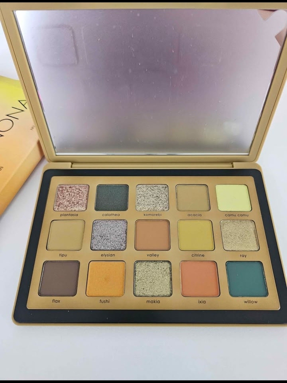 Natasha Denona Yucca Palette - Warm Gold and Yellow Finish - Picture 2 of 2